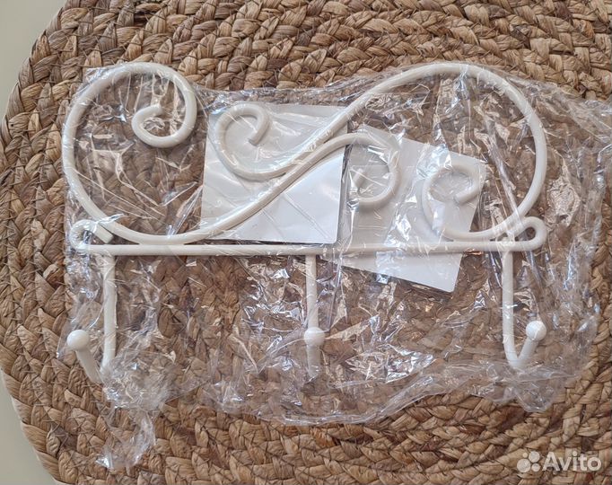 Вешалка настенная металлическая