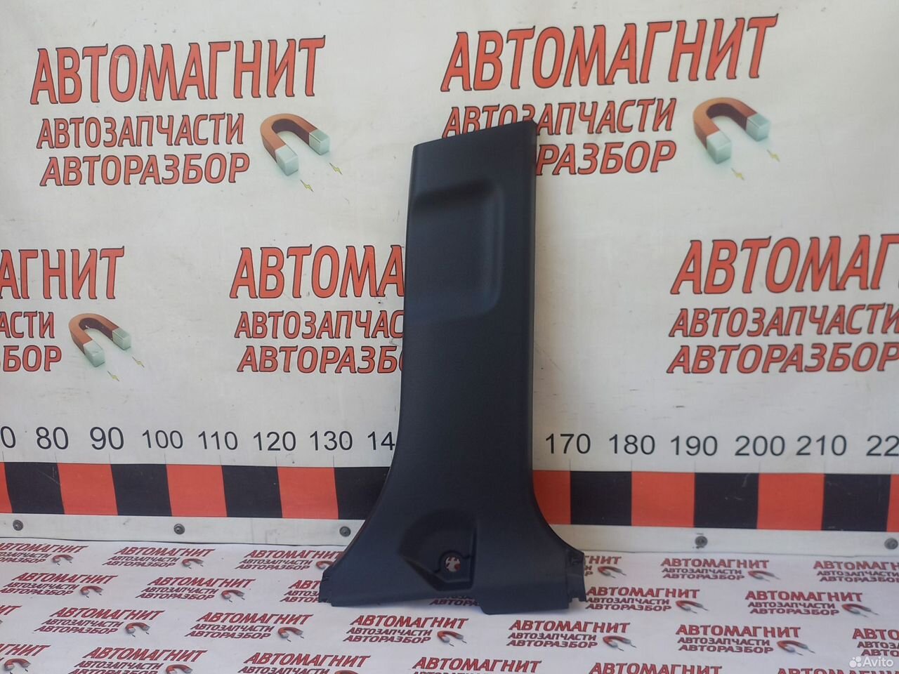 Обшивка центральной стойки правая Тойота Рав 4 50