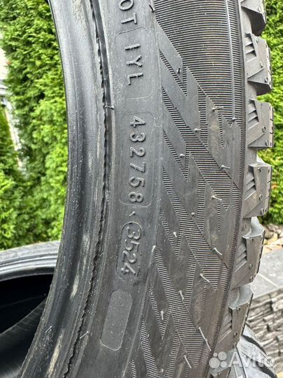 Nokian Tyres Hakkapeliitta 10 315/35 R22 и 275/40 R22 111T