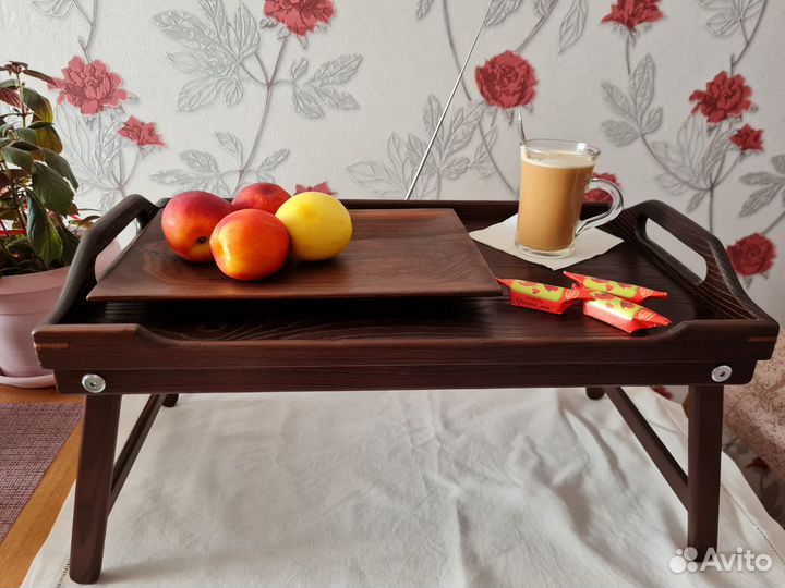 Сервировочный поднос из дерева