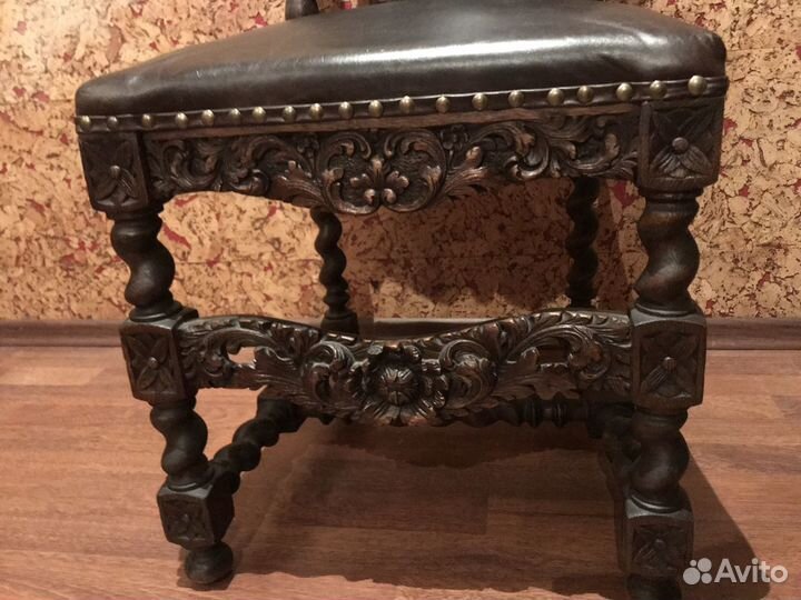 Кожаное кресло антикварное 18 век