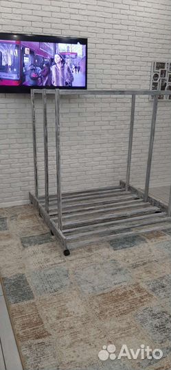 Вешалка для одежды напольная деревянная