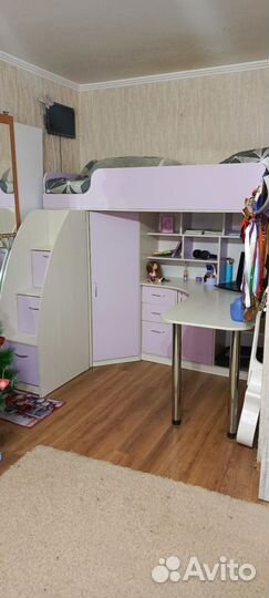 Кровать чердак со столом и шкафом