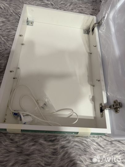 Шкафчик с зеркалом для ванной