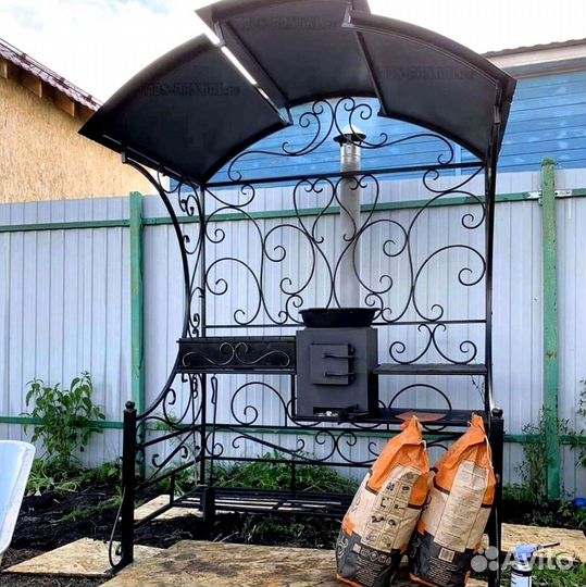 Мангал с крышей