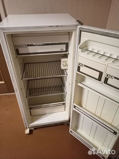 Холодильник Бирюса