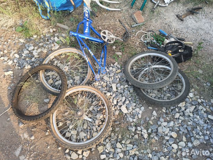 Запчасти и колеса на велосипед