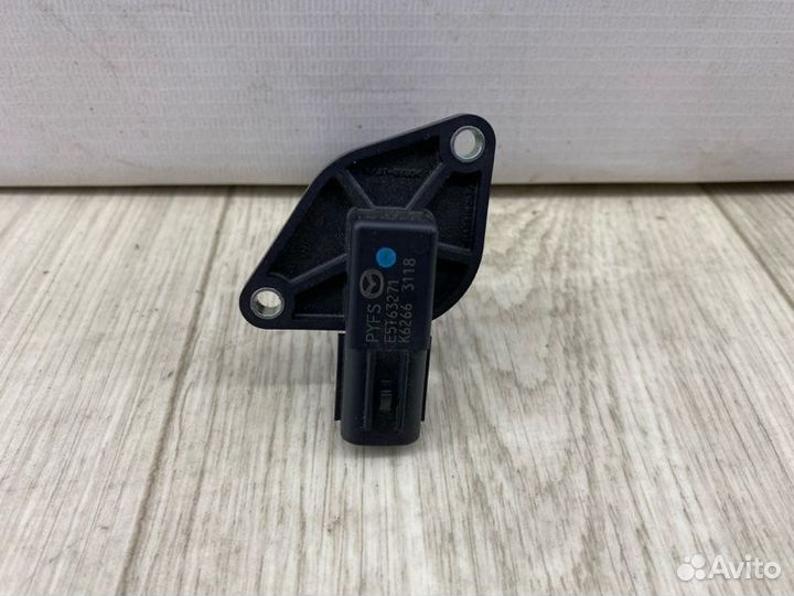 Датчик массового расхода воздуха Mazda Cx-30 PY