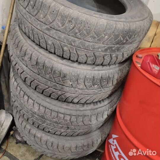Bridgestone Ice Cruiser 7000 215/65 R16