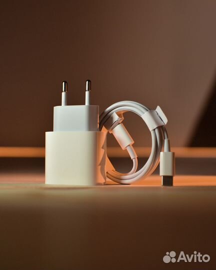 Быстрая зарядка iPhone 15 20W новая