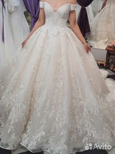 Свадебное платье