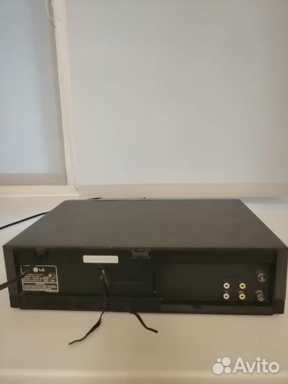 Видеомагнитофон LG BL 112 W