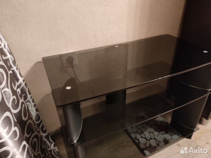Стол тумба под телевизор. Стеклянный