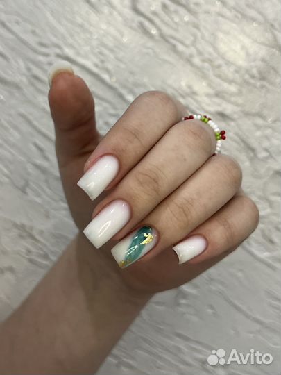 Маникюр в салоне