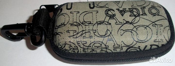 Футляр для складных очков с карабином