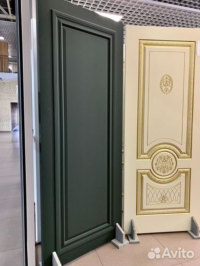 Современная багетная дверь из массива сосны