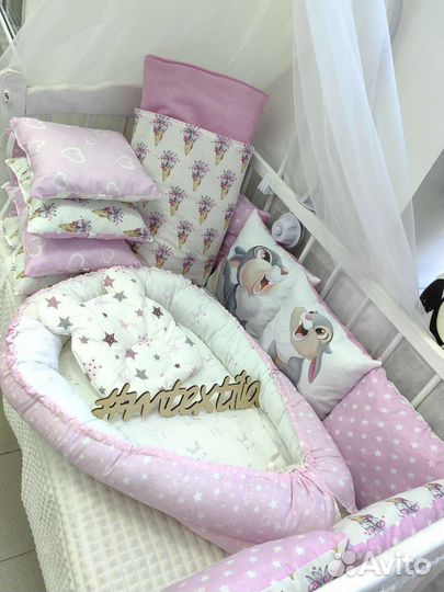 Комплект в детскую кроватку бортики кокон простынь