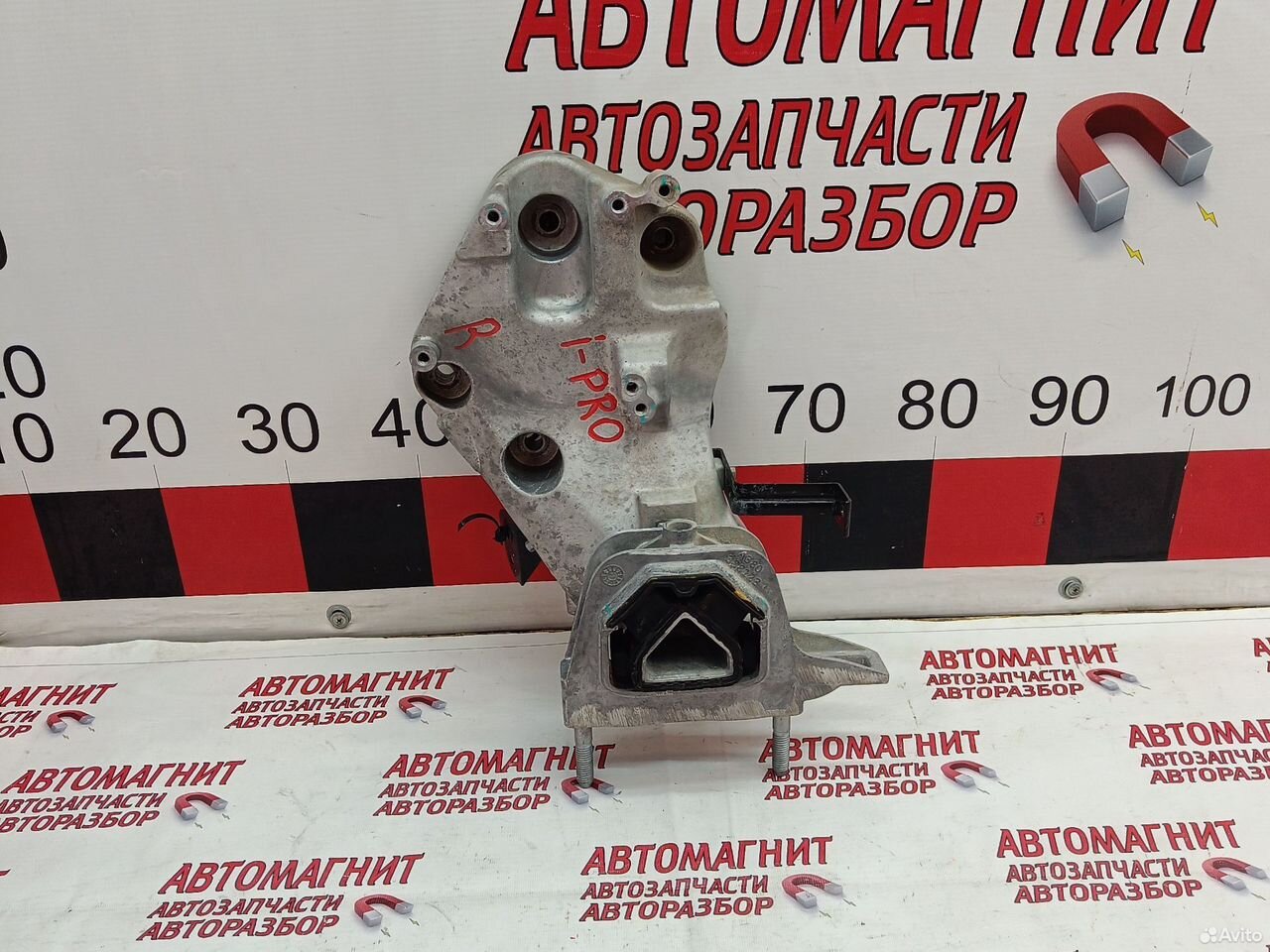 Кронштейн подушка двигателя правая Evolute I-PRO