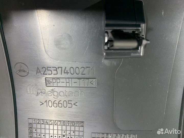 Обшивка крышки багажника правая Mercedes Glc X253