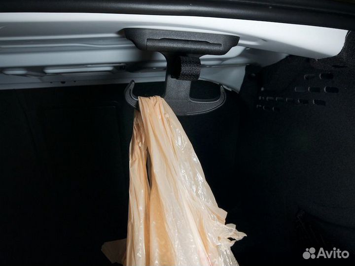 Полезная вещь - удобный крюк в багажник для сумок