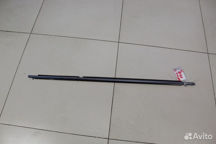 Молдинг стекла задней правой двери Toyota Avensis