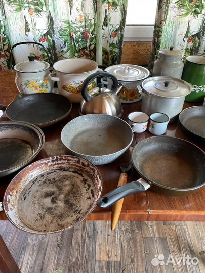 Посуда кастрюли сковородки бидоны фруктовницы
