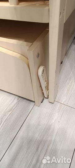 Детская кроватка с маятником и ящиками