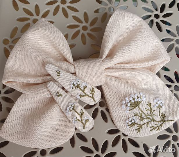 Бантики ручной работы с вышивкой