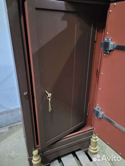 Старинный сейф Сань - Галли 19 в