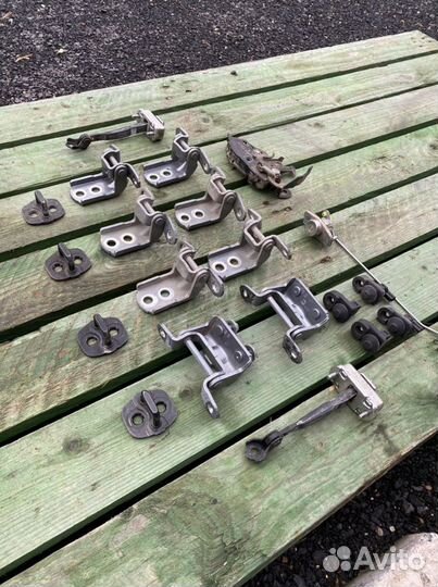 Петли дверные Nissan Tiida C11 2013 (2006-2013)