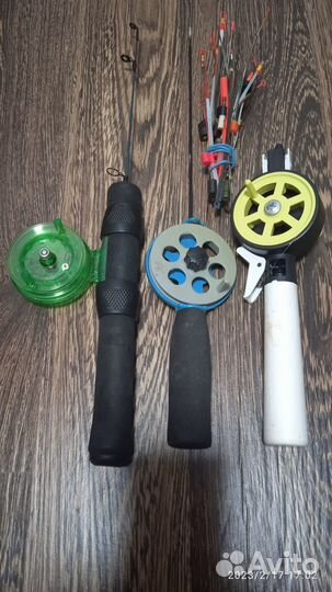 Удочки для зимней рыбалки со сторожками