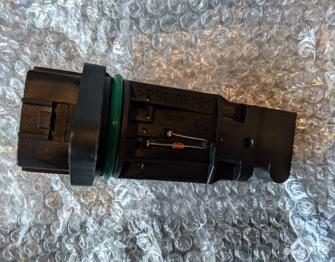 Датчик расхода воздуха Nissan. Новый