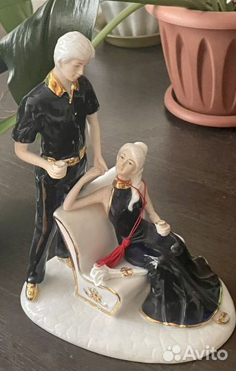 Фарфоровая статуэтка Влюбленная пара