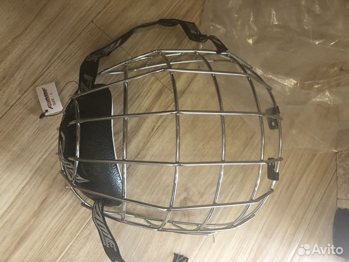 Хоккейный шлем