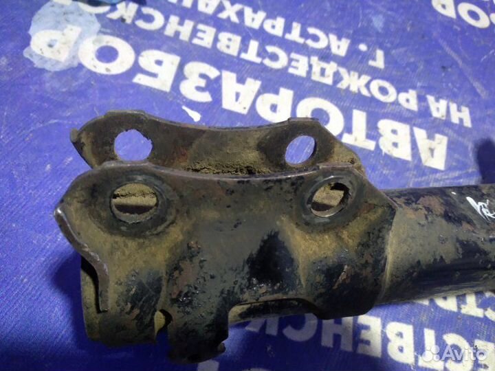 Передняя стойка Volkswagen Passat B3 седан 1992