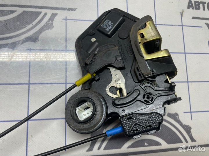 Замок боковой двери задний правый Toyota Corolla