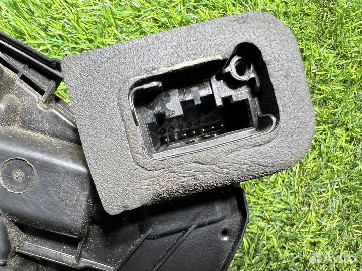 Замок двери задней правой Volkswagen Polo