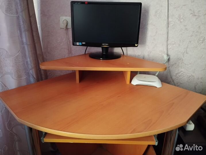 Компьютерный стол и стул