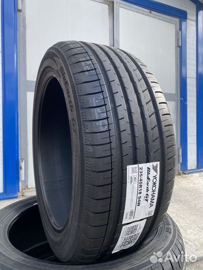 Yokohama BluEarth AE51 235/45 R18 94W