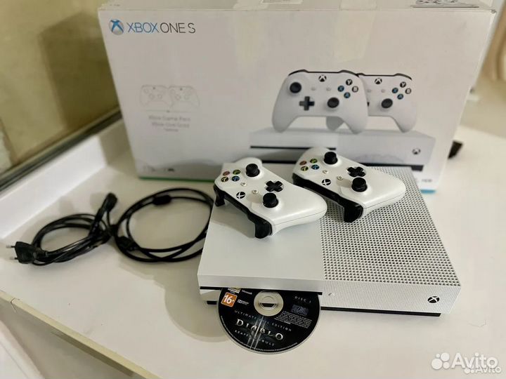 Xbox one s 2 геймпада 1tb
