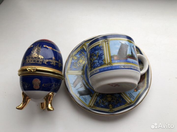 Сувенирное Яйцо Фаберже и кофейная чашка