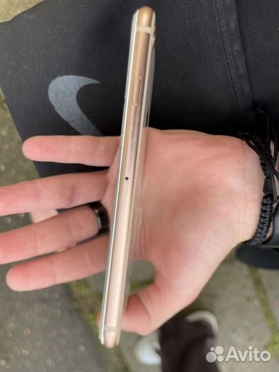 Телефон iPhone 8 64 gb
