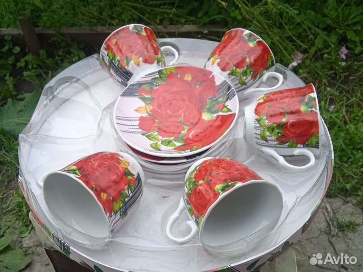 Набор столовой посуды чашки с блюдцами бокалы