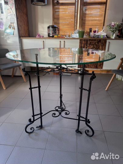 Стол стеклянный круглый