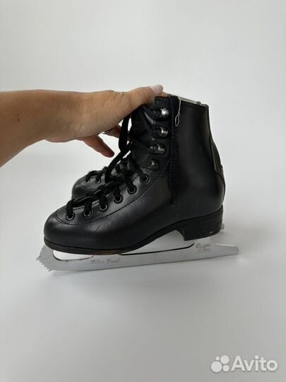 Коньки детские 28 р кожа