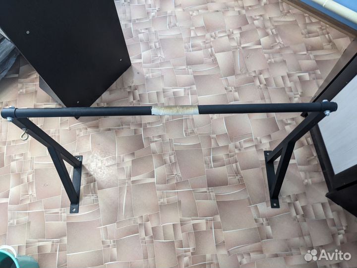 Турник настенный