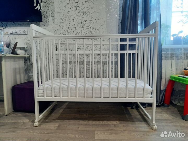 Детская кроватка с матрасом