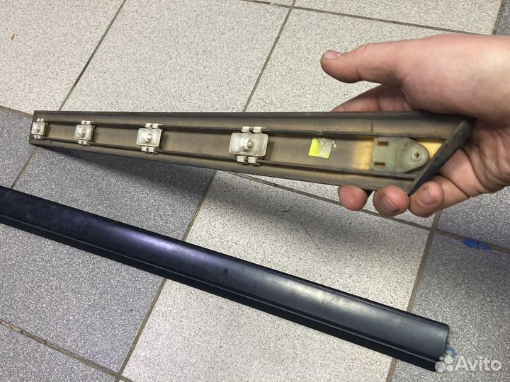 Молдинг двери мерс w202 передний правый задний пра