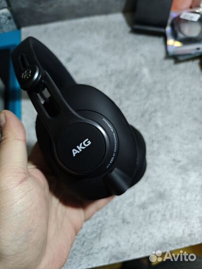 Студийные наушники AKG k371-bt