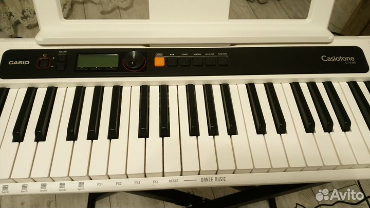 Продается синтезатор Casio